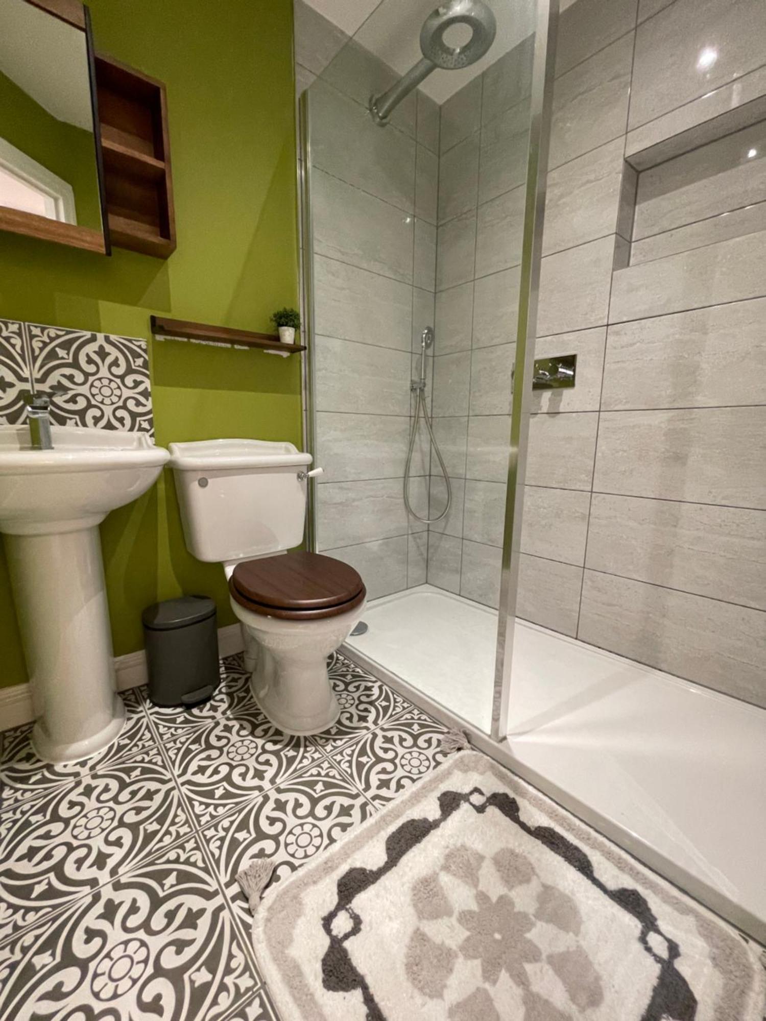 5 Bed House - Fancy - Sleep Up To 12 - Central London Kültér fotó